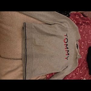 Tommy Hilfiger long sleeved shirt/sweater